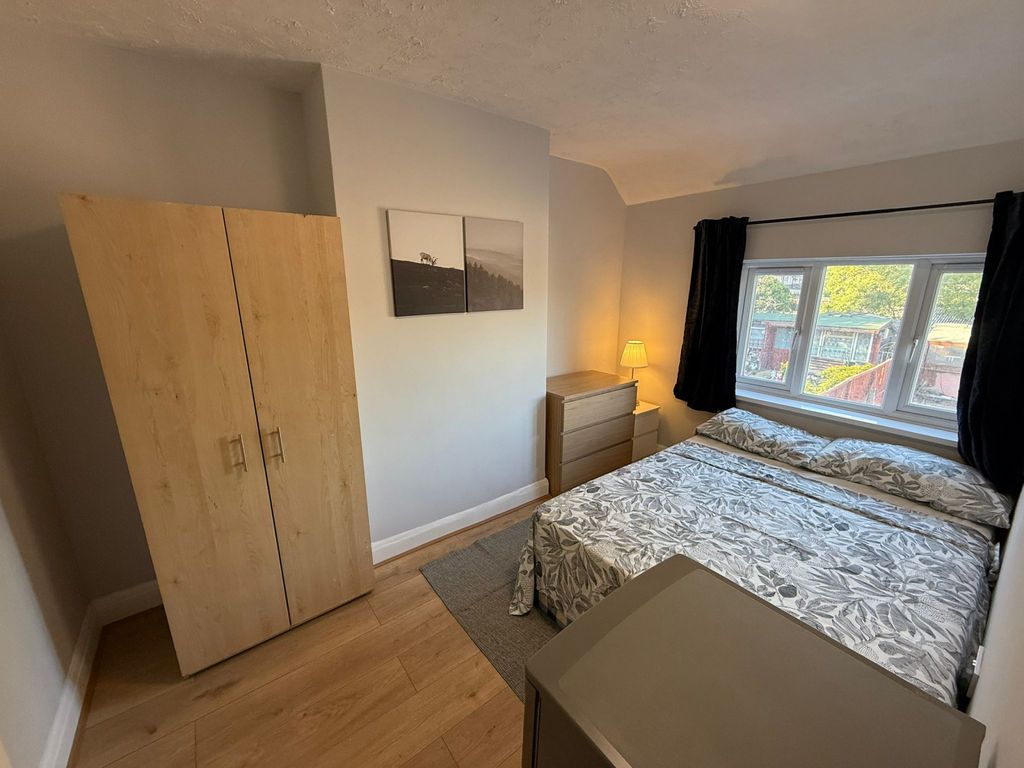 Property photo 2 of 5 Room