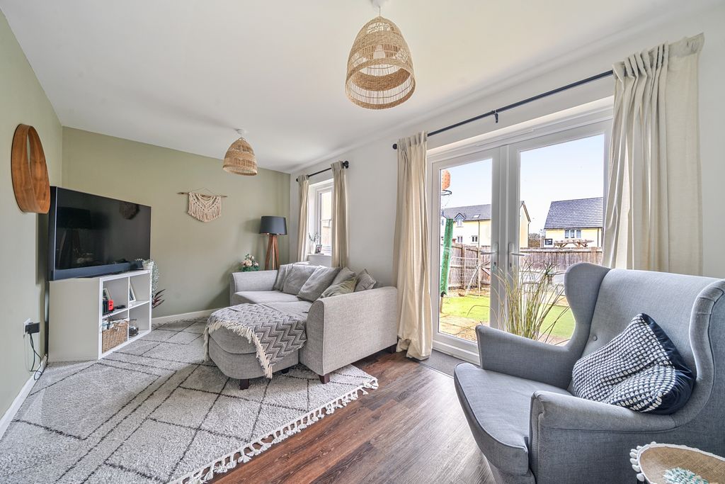 Property photo 3 of 17 1409664-25-698A19A1592B9-Arw-1