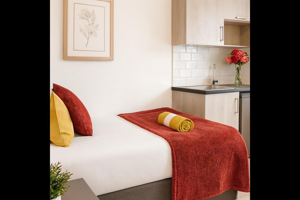 Property photo 2 of 9 Bedroom