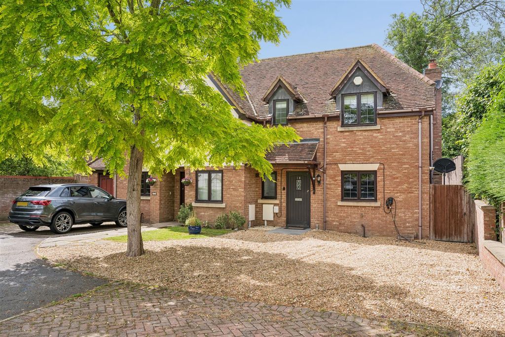 Property photo 1 of 19 Drayton Road, Newton Longville