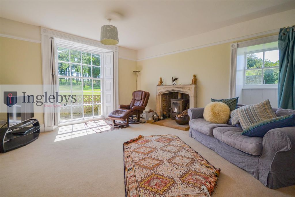 Property photo 3 of 36