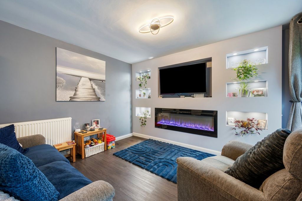 Property photo 2 of 26