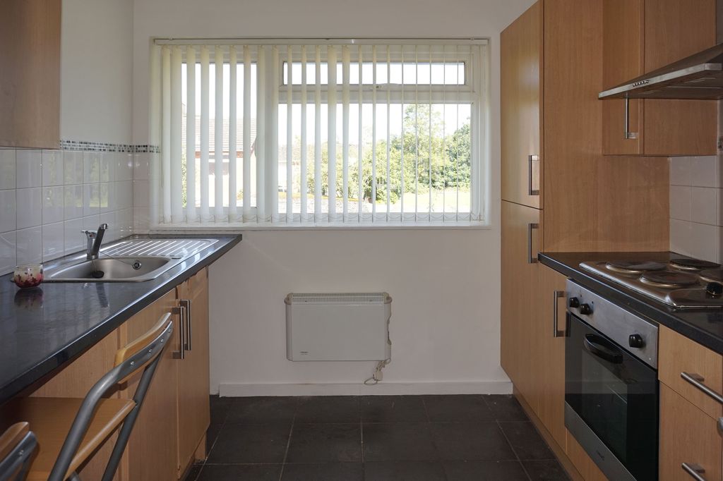 Property photo 3 of 8 Kitchen