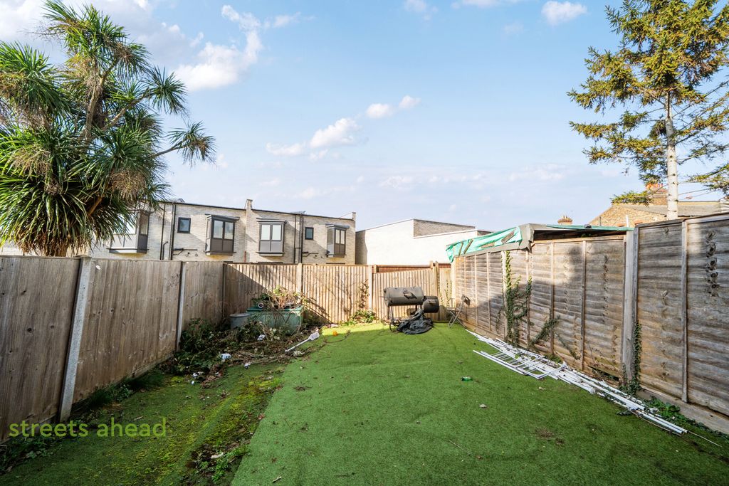 Property photo 2 of 14 Fb25E91B-Ded5-4E2...