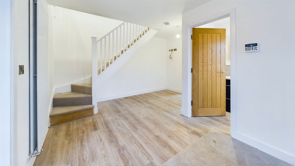 Property photo 3 of 51 3845026