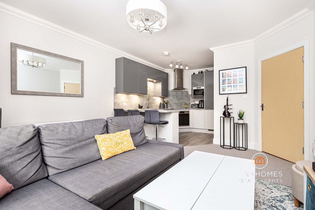 Property photo 3 of 18