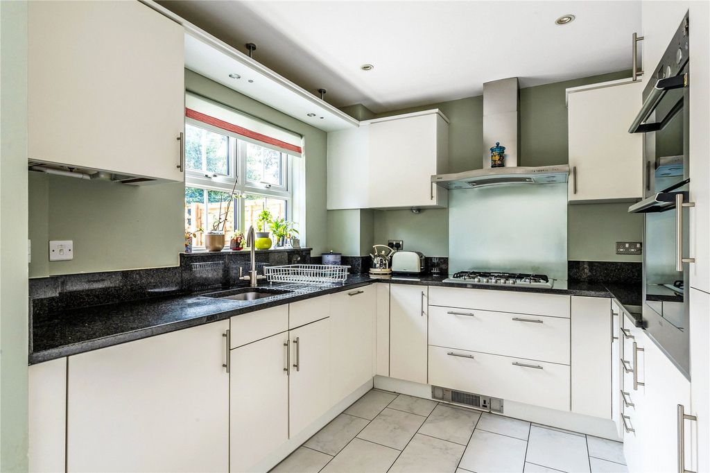Property photo 2 of 14 Kitchen