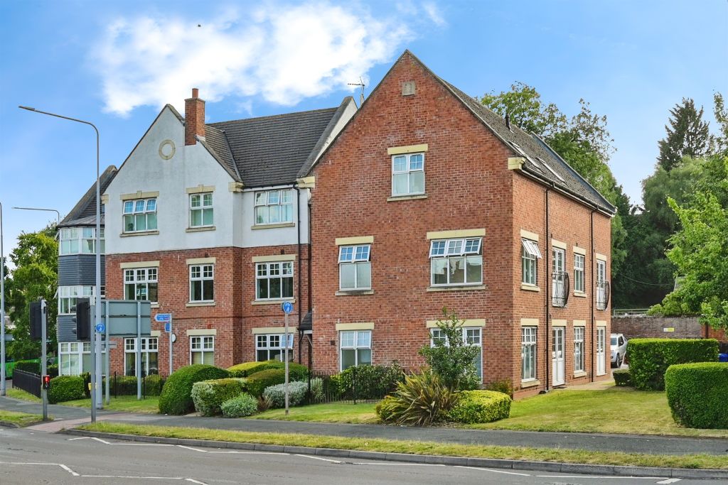 Property photo 1 of 15 Communal Entrance Door: