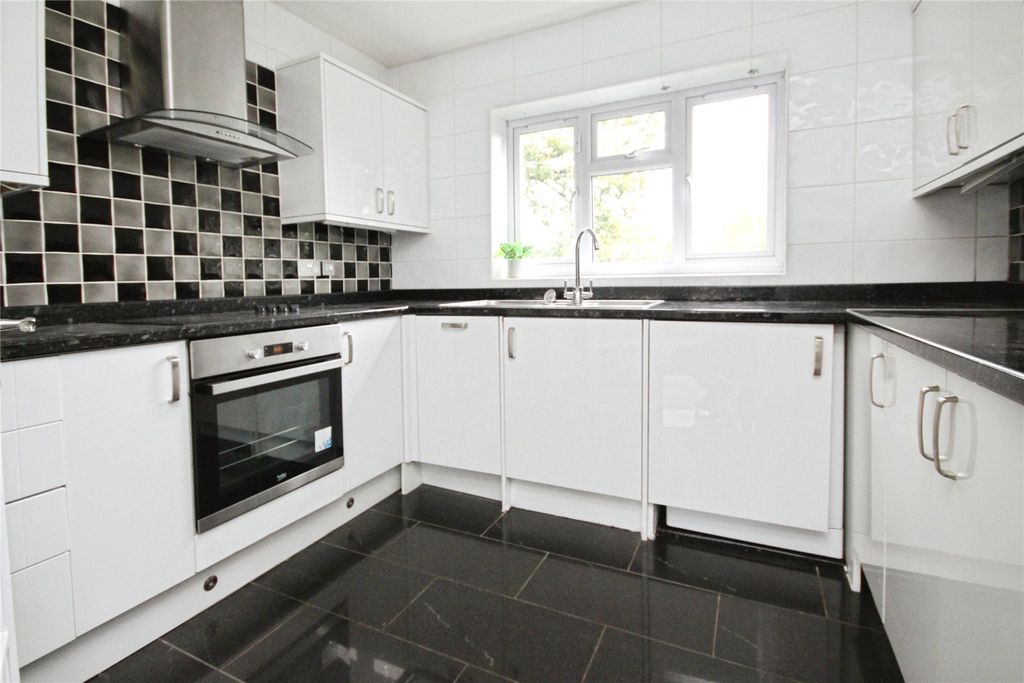 Property photo 2 of 8 Picture No. 23