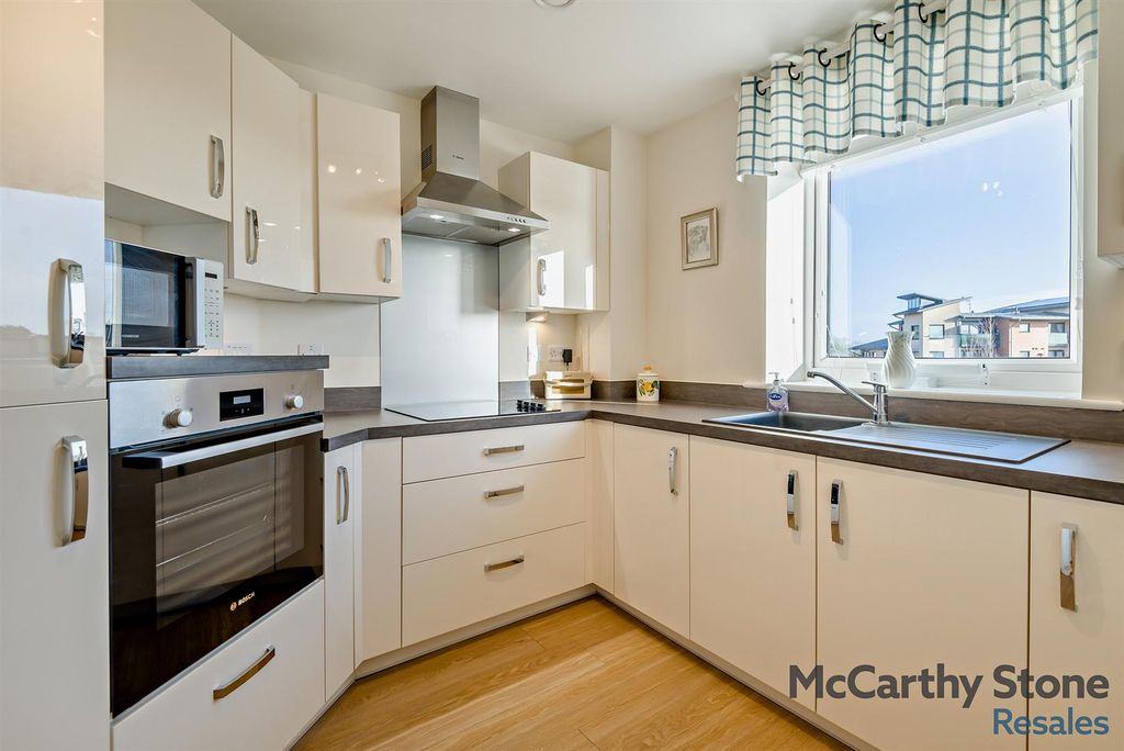 Property photo 1 of 13 8672408-Interior06-800.Jpg