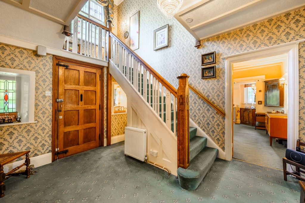 Property photo 3 of 31