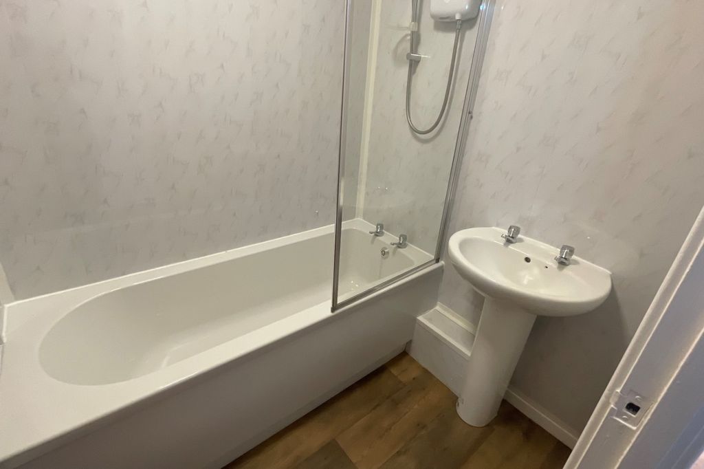 Property photo 3 of 6 Bathroom