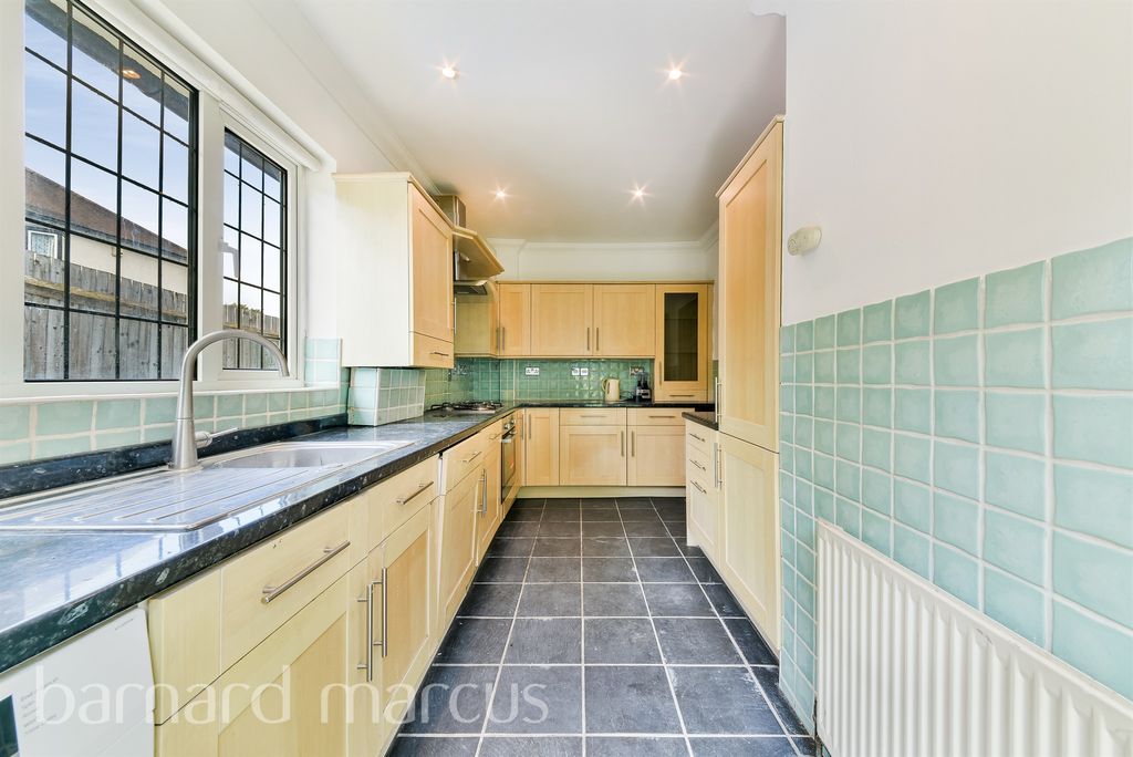 Property photo 3 of 11 Image