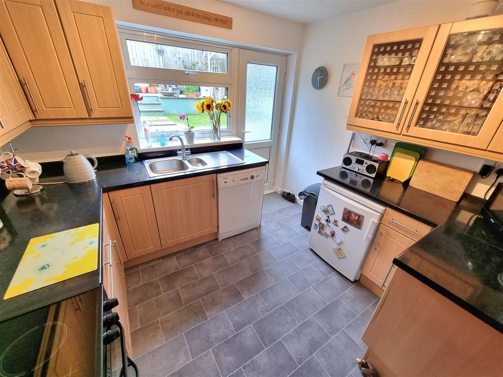 Property photo 2 of 18 Kitchen.Jpg