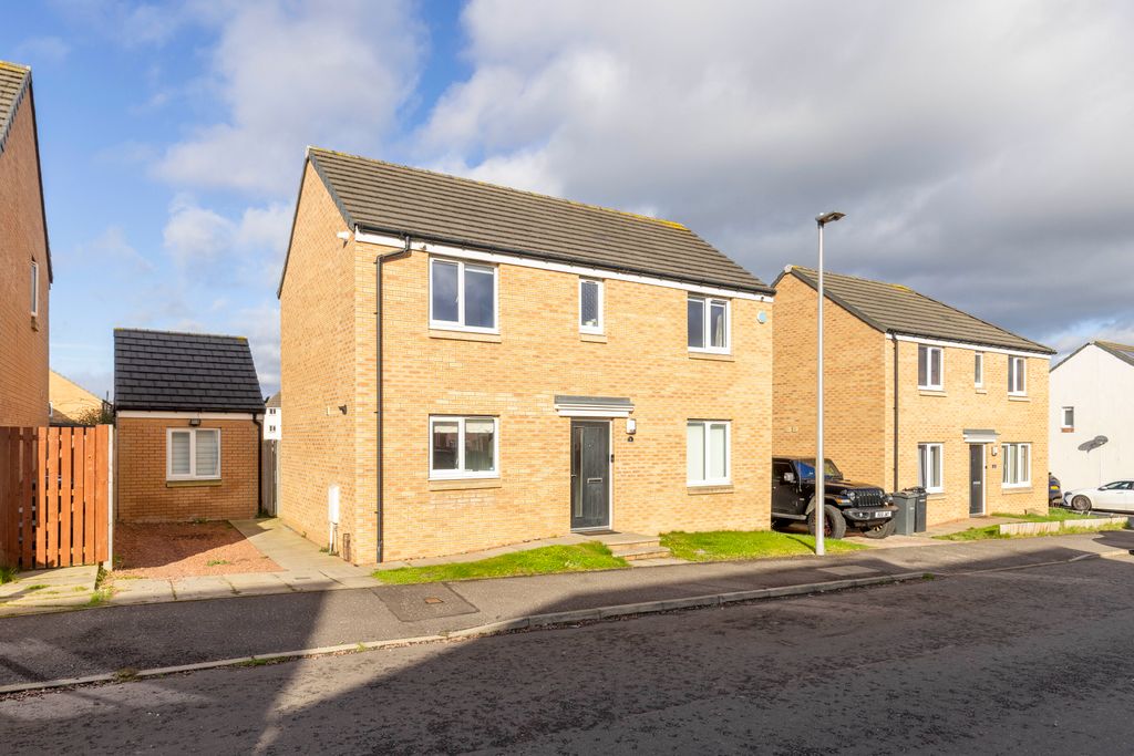 Property photo 2 of 33