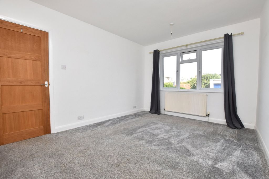 Property photo 2 of 12 Picture No. 11