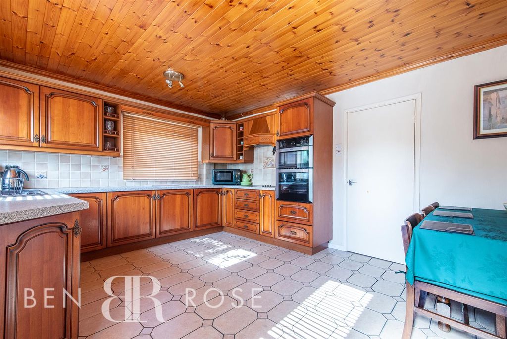 Property photo 3 of 19 Kitchen/Diner