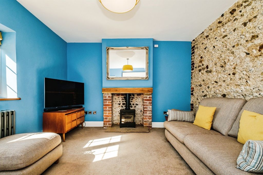 Property photo 2 of 26