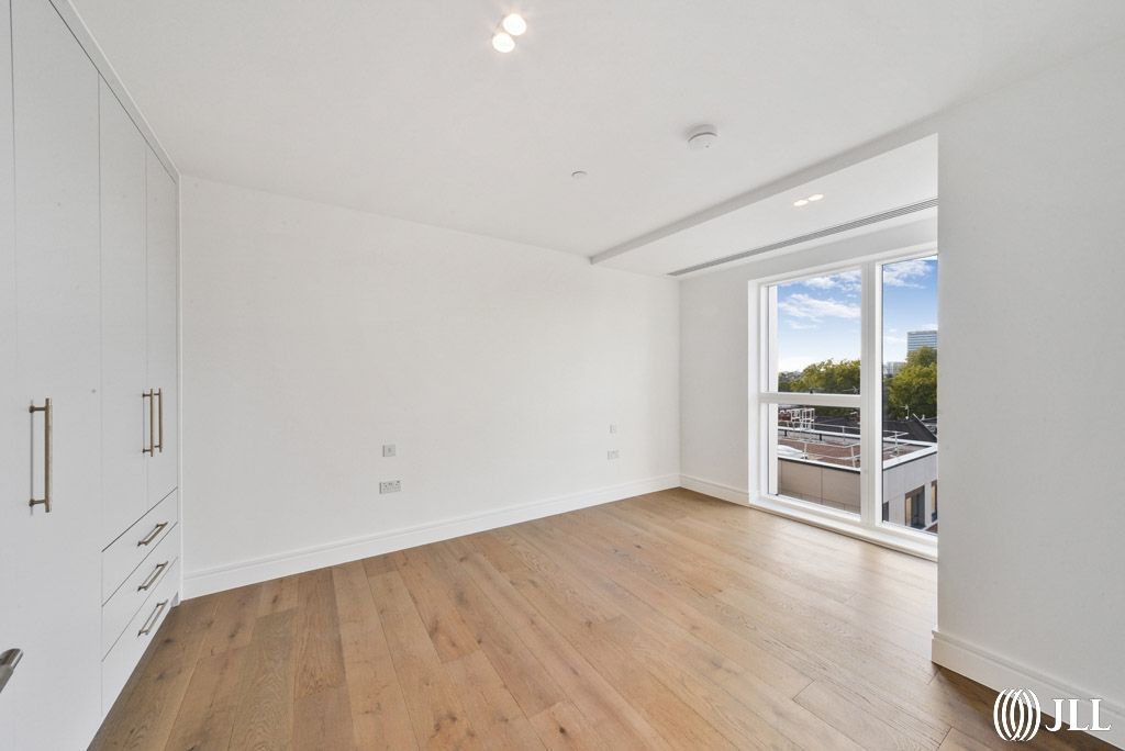 Property photo 3 of 6 Bedroom