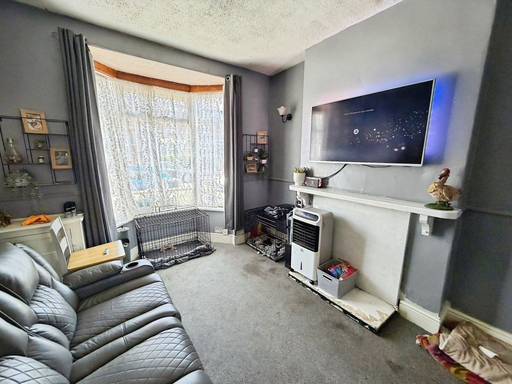 Property photo 2 of 13 c16Abcb6-Img_1827