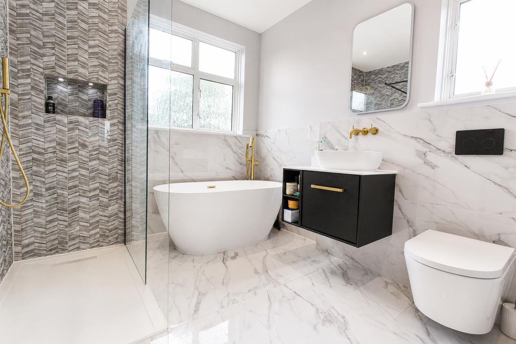 Property photo 3 of 37 Bath.Png