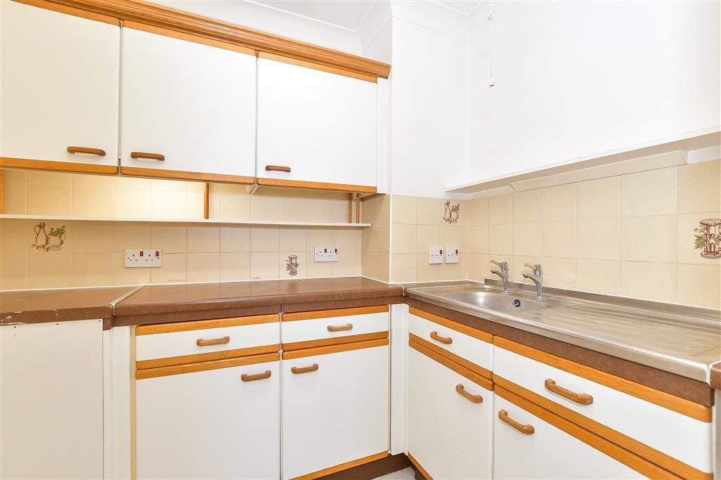 Property photo 3 of 7 Kitchen