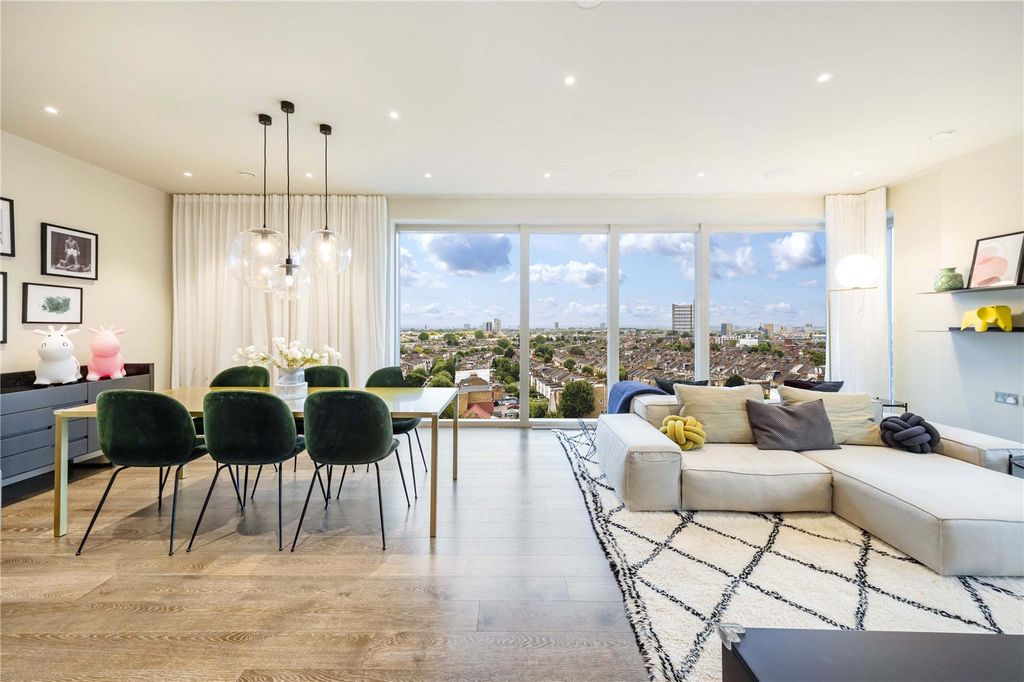 Property photo 2 of 25 Picture No. 32