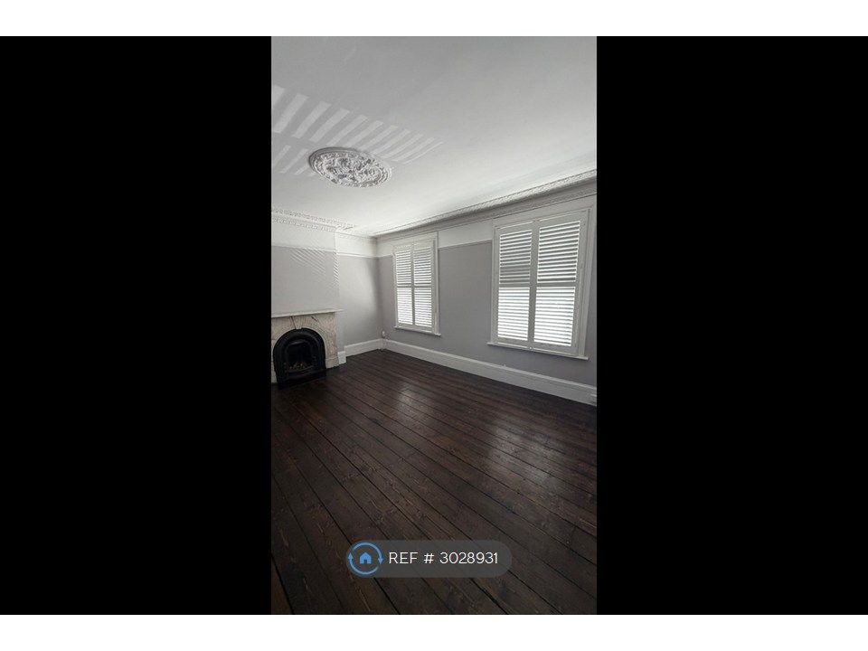 Property photo 2 of 20 Living Room