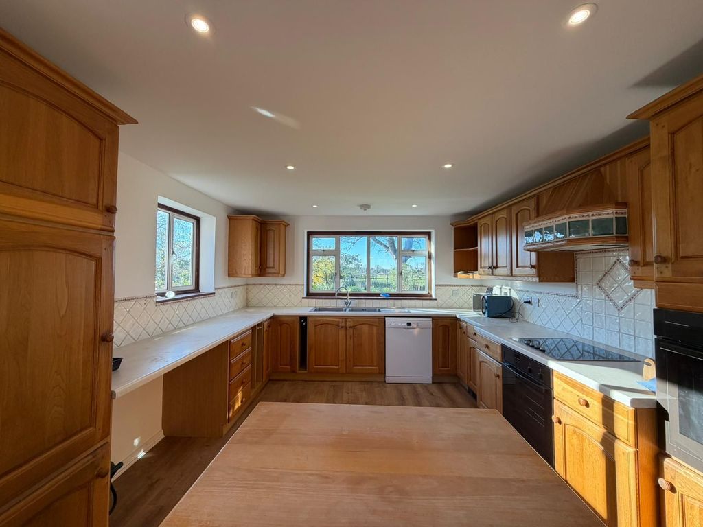 Property photo 3 of 34