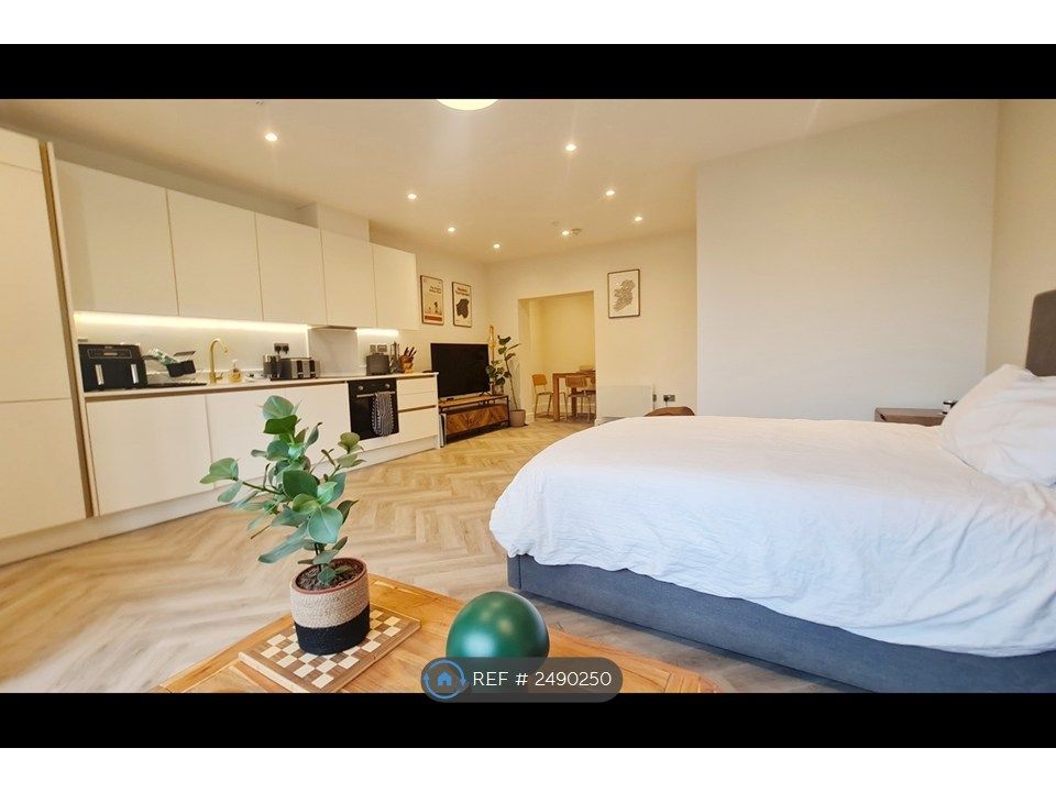 Property photo 1 of 16 Studio