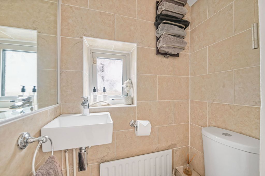 Property photo 2 of 27