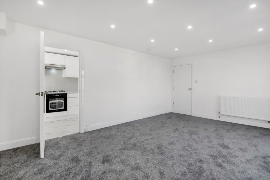 Property photo 2 of 13 Photo 6