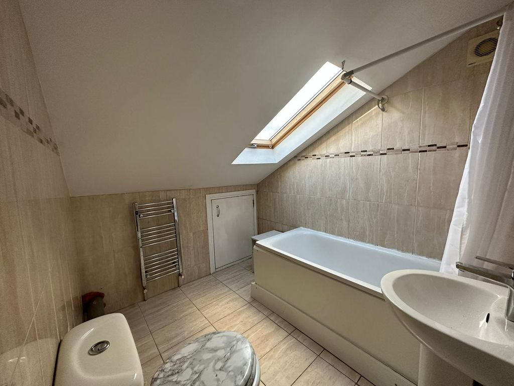 Property photo 3 of 4