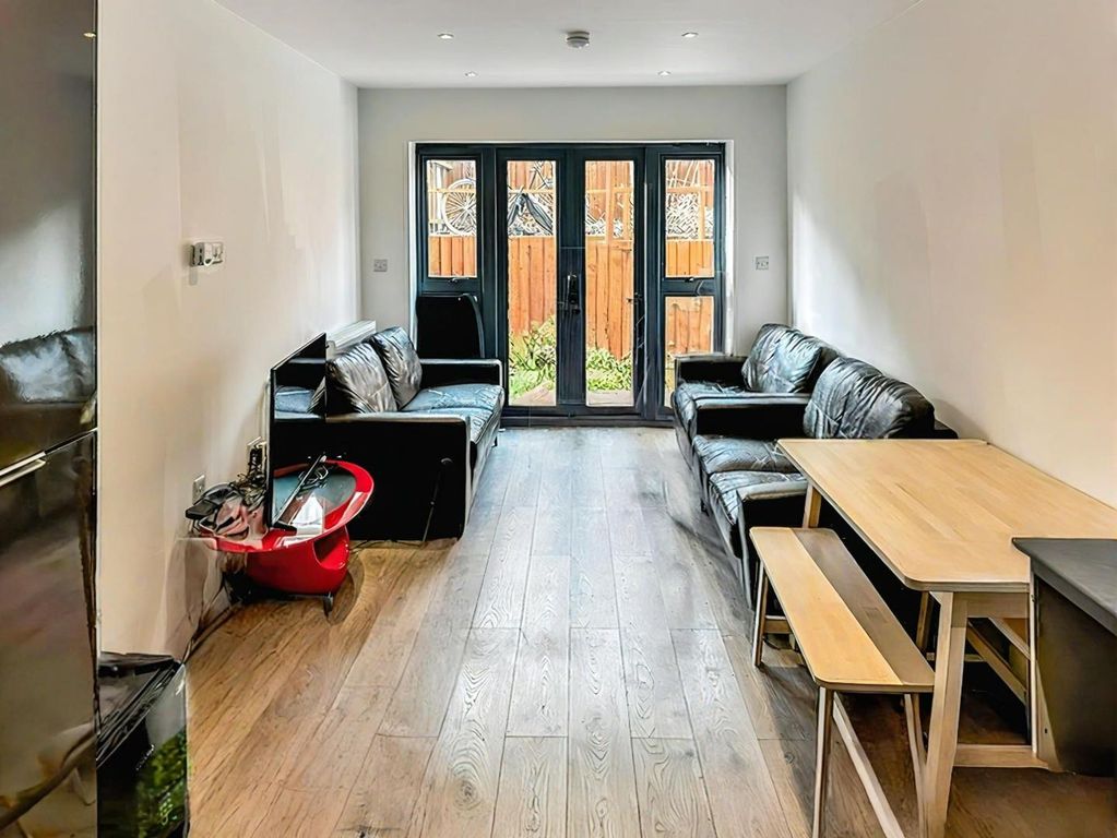 Property photo 1 of 9 Communal Living Area