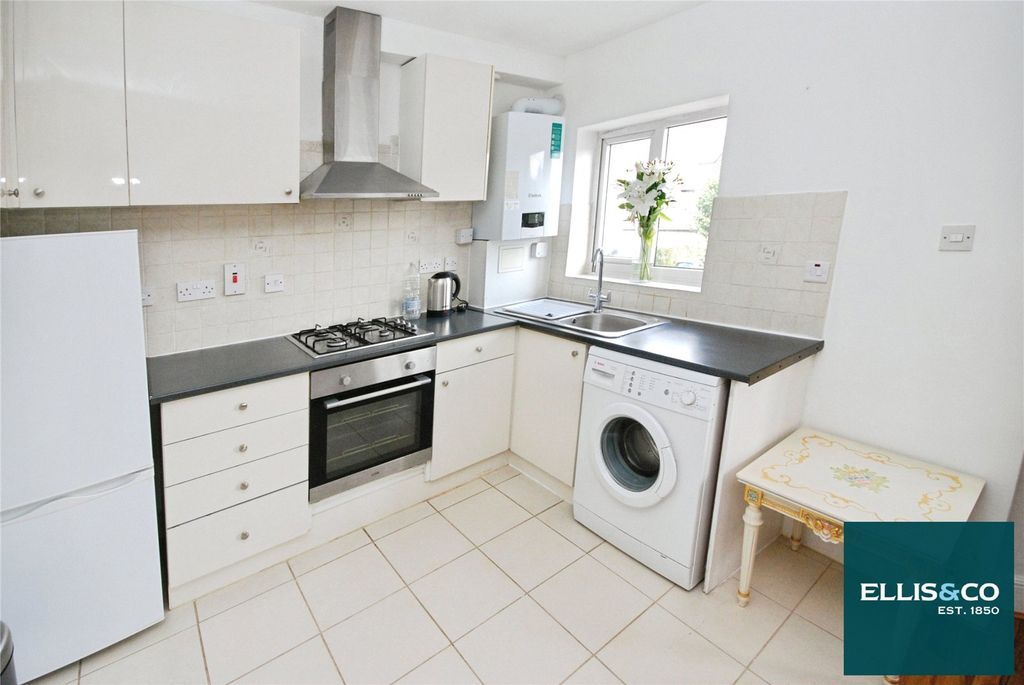 Property photo 2 of 9 Picture No. 12