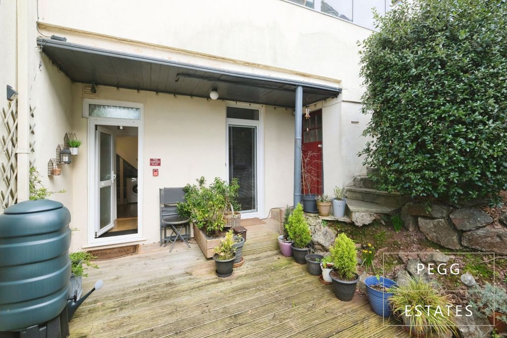 Property photo 2 of 26