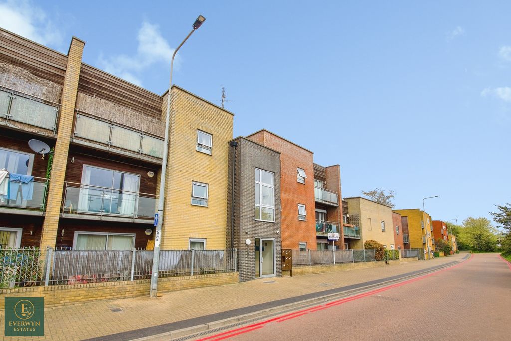 Property photo 3 of 20