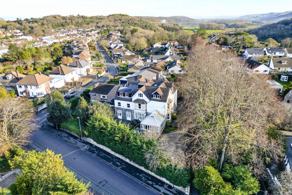 Property photo 2 of 64 20 Cambridge Road, Clevedon, North Somerset Bs21 7