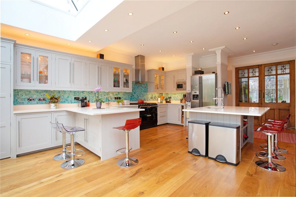 Property photo 2 of 16 Picture No. 27