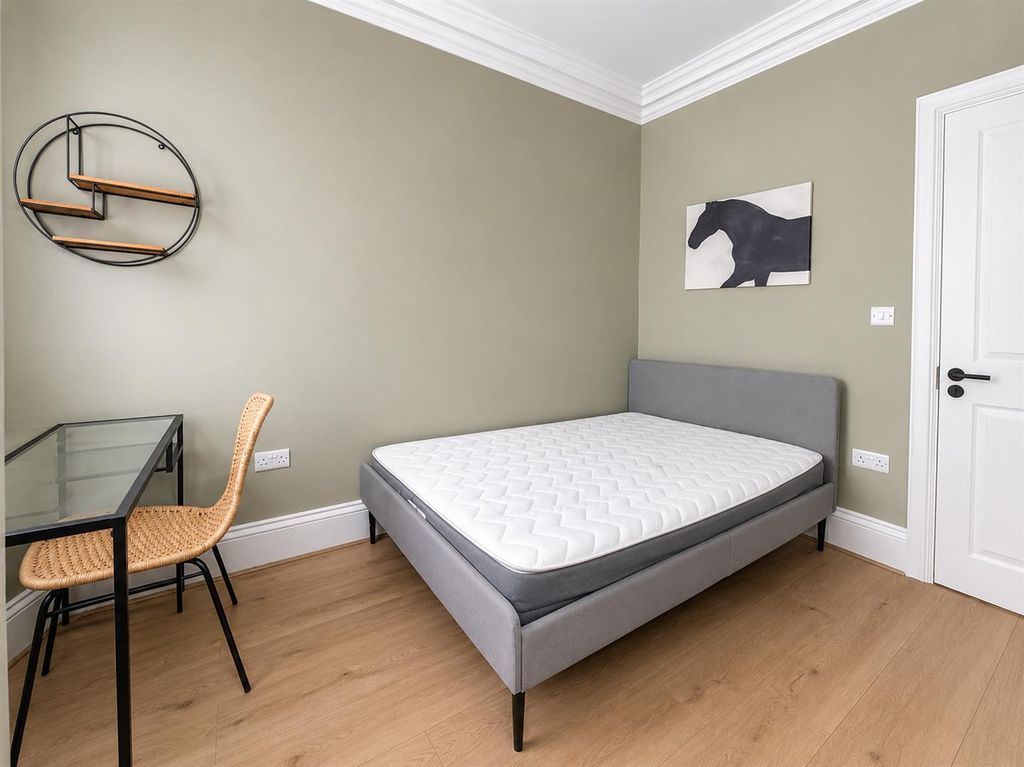 Property photo 1 of 12 Bedroom
