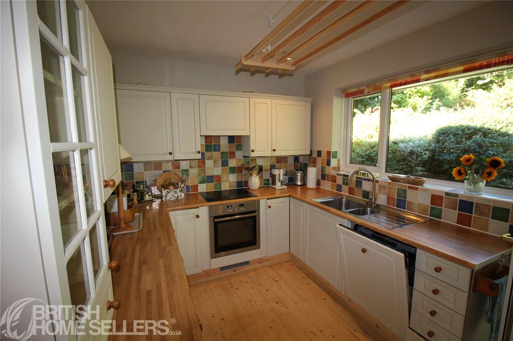 Property photo 2 of 28 Picture No. 06