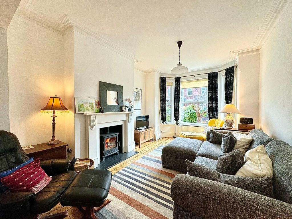 Property photo 2 of 28