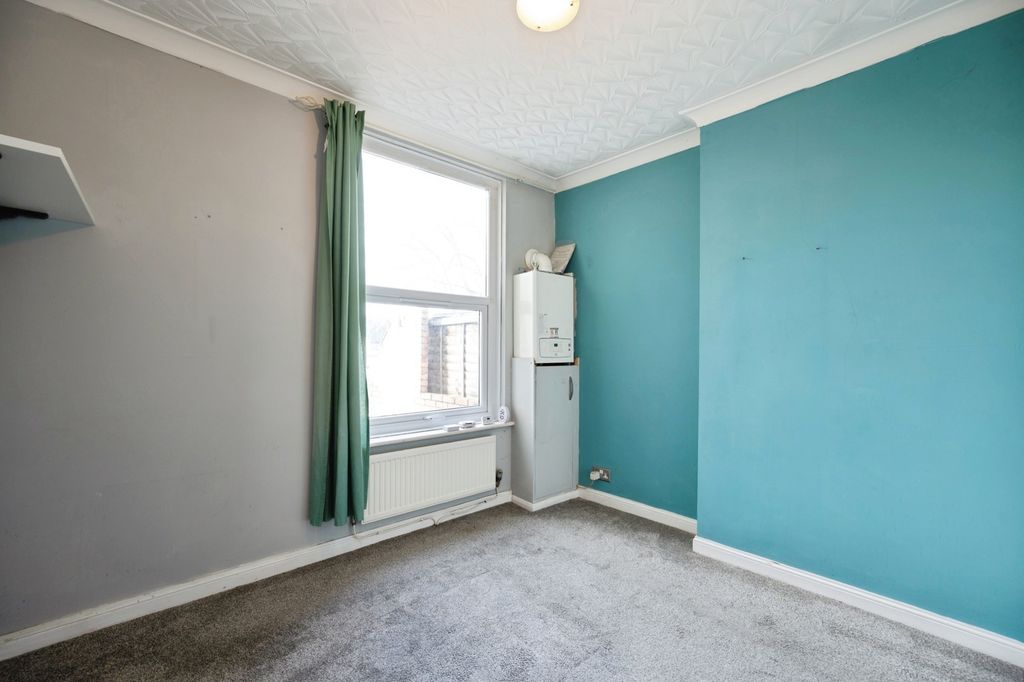 Property photo 3 of 8 Pbox-Img.Jpg