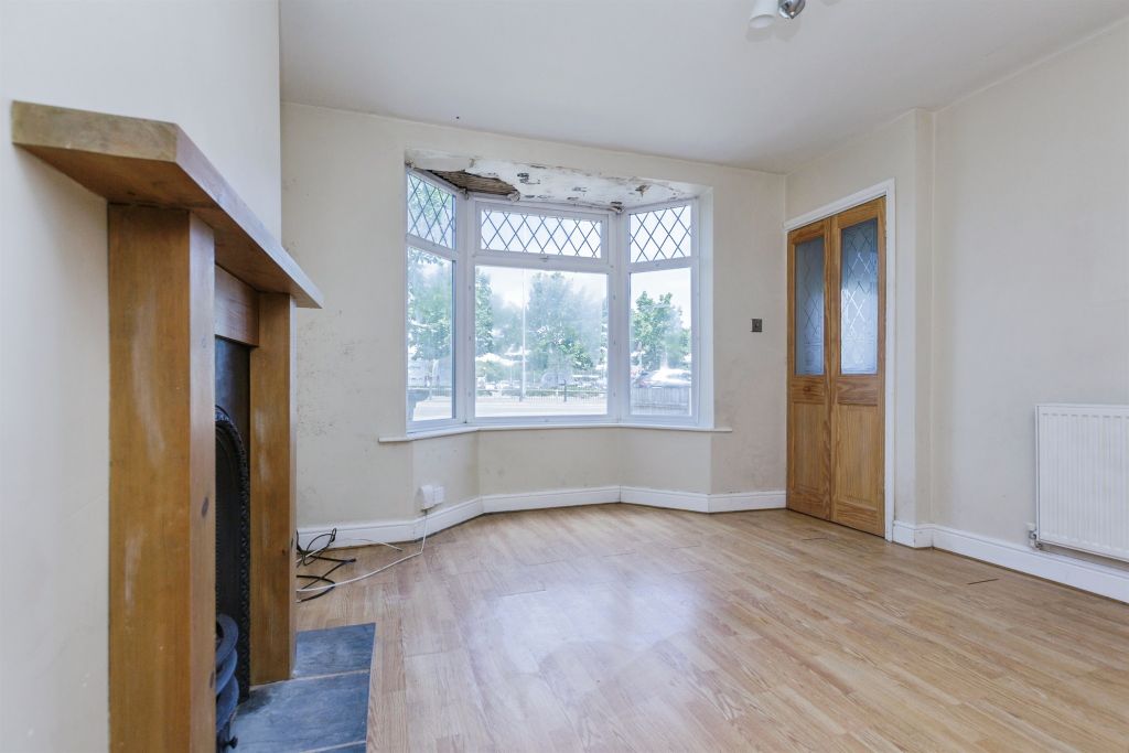 Property photo 3 of 17 Entrance Hall