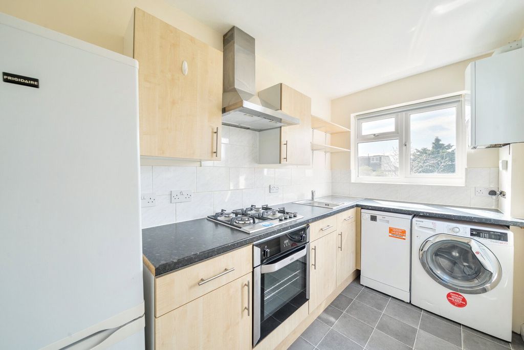Property photo 3 of 9 Kitchen