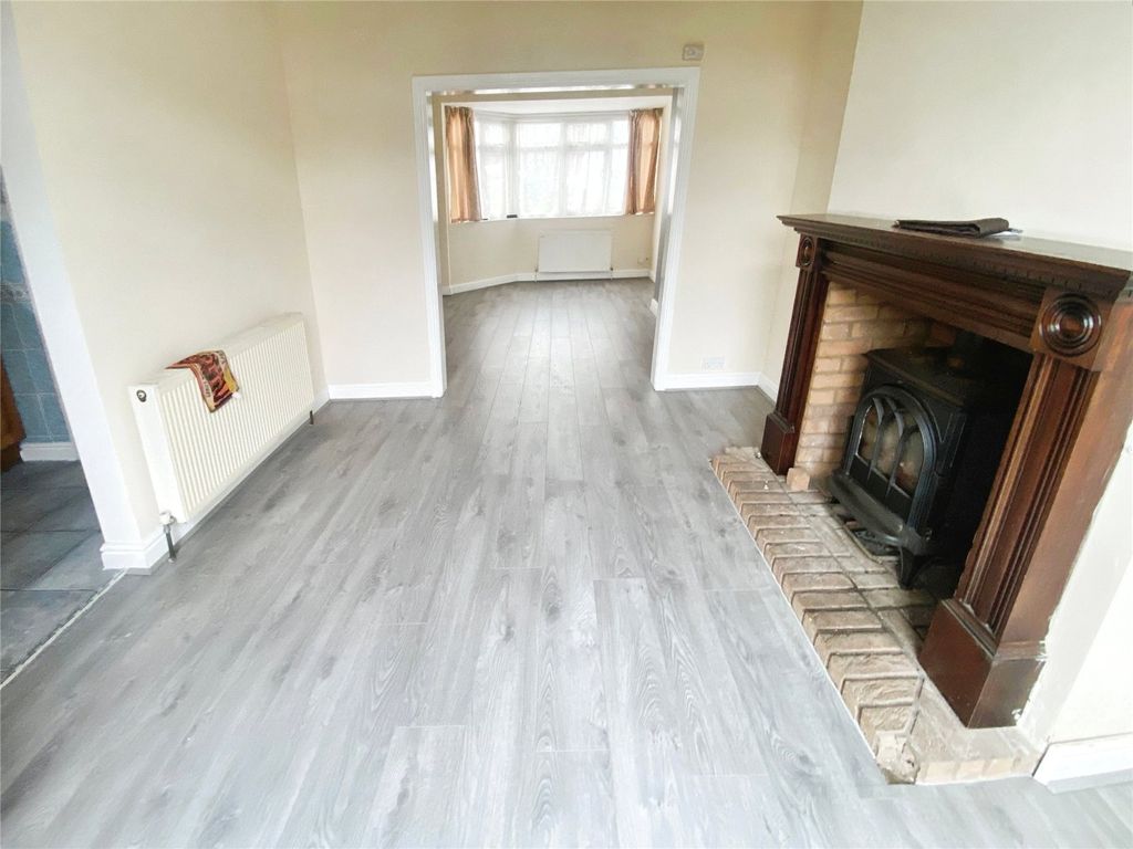 Property photo 3 of 9 Living/Dining Area