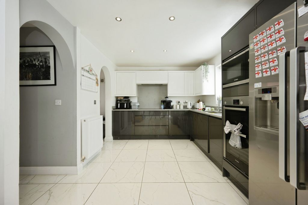 Property photo 2 of 24 Kitchen