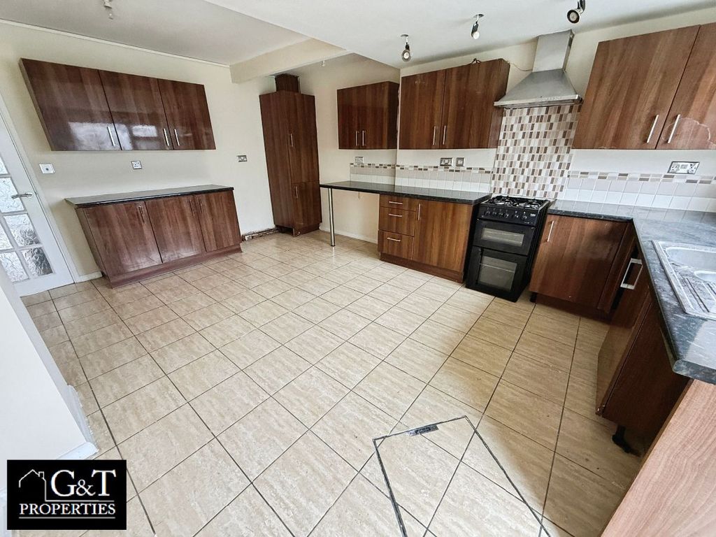 Property photo 1 of 19 Kitchen