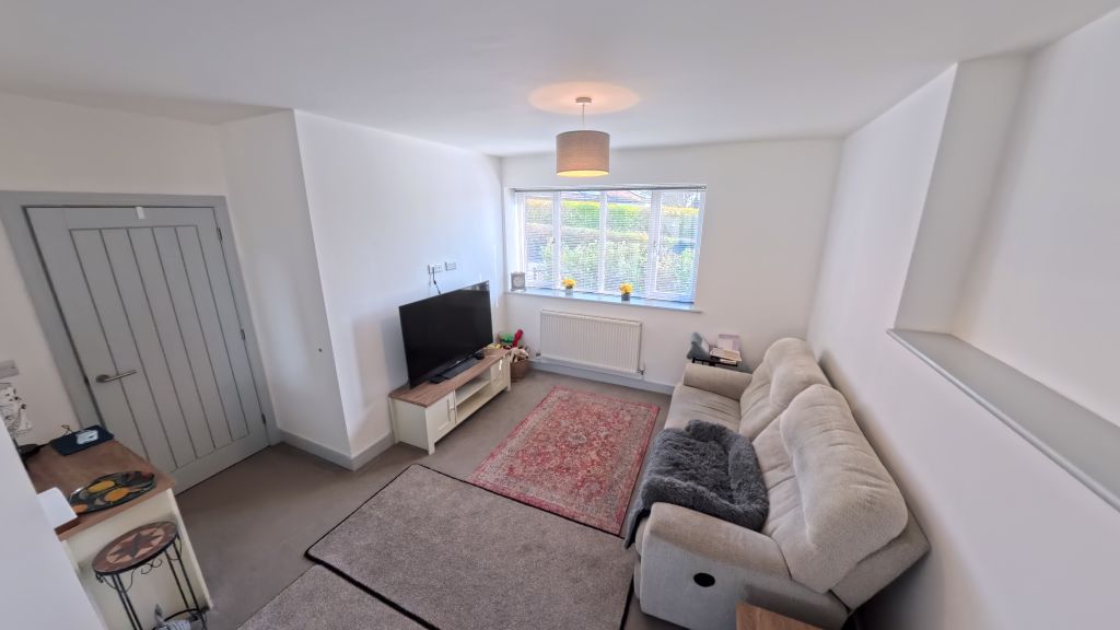 Property photo 3 of 14 Lounge