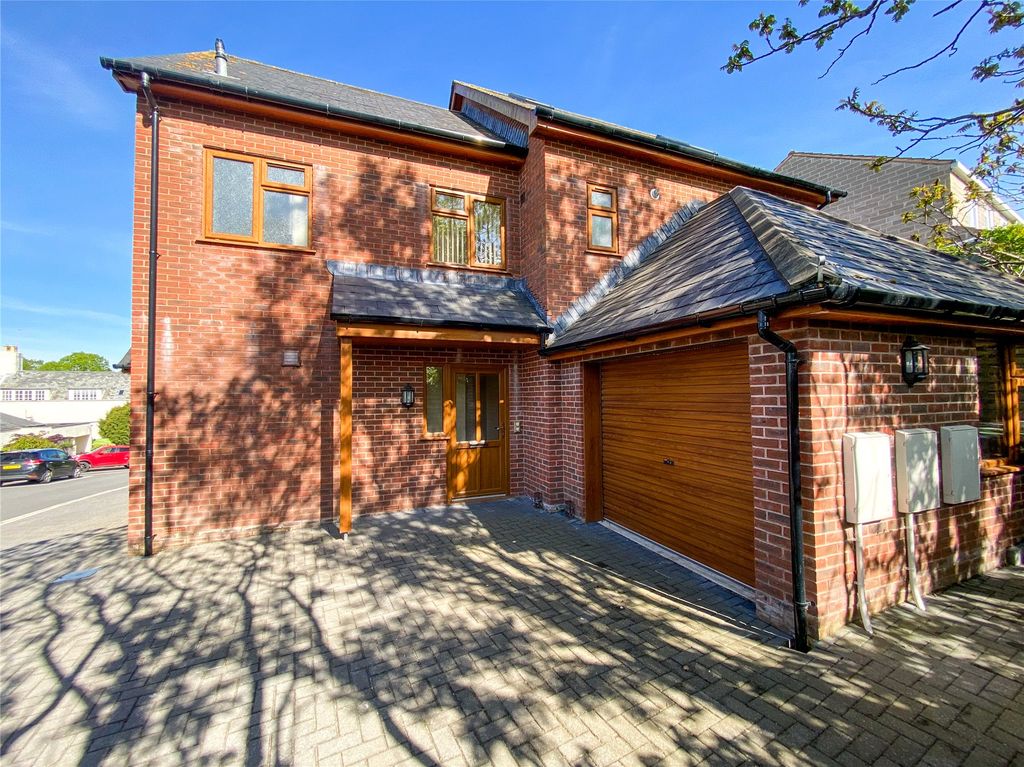 Property photo 1 of 13 External